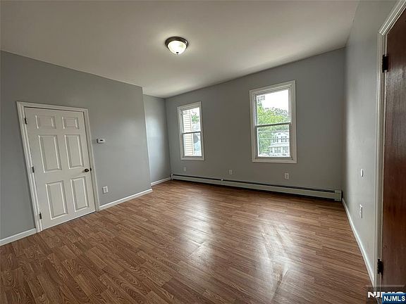 5th image of 192 Edmund Ave