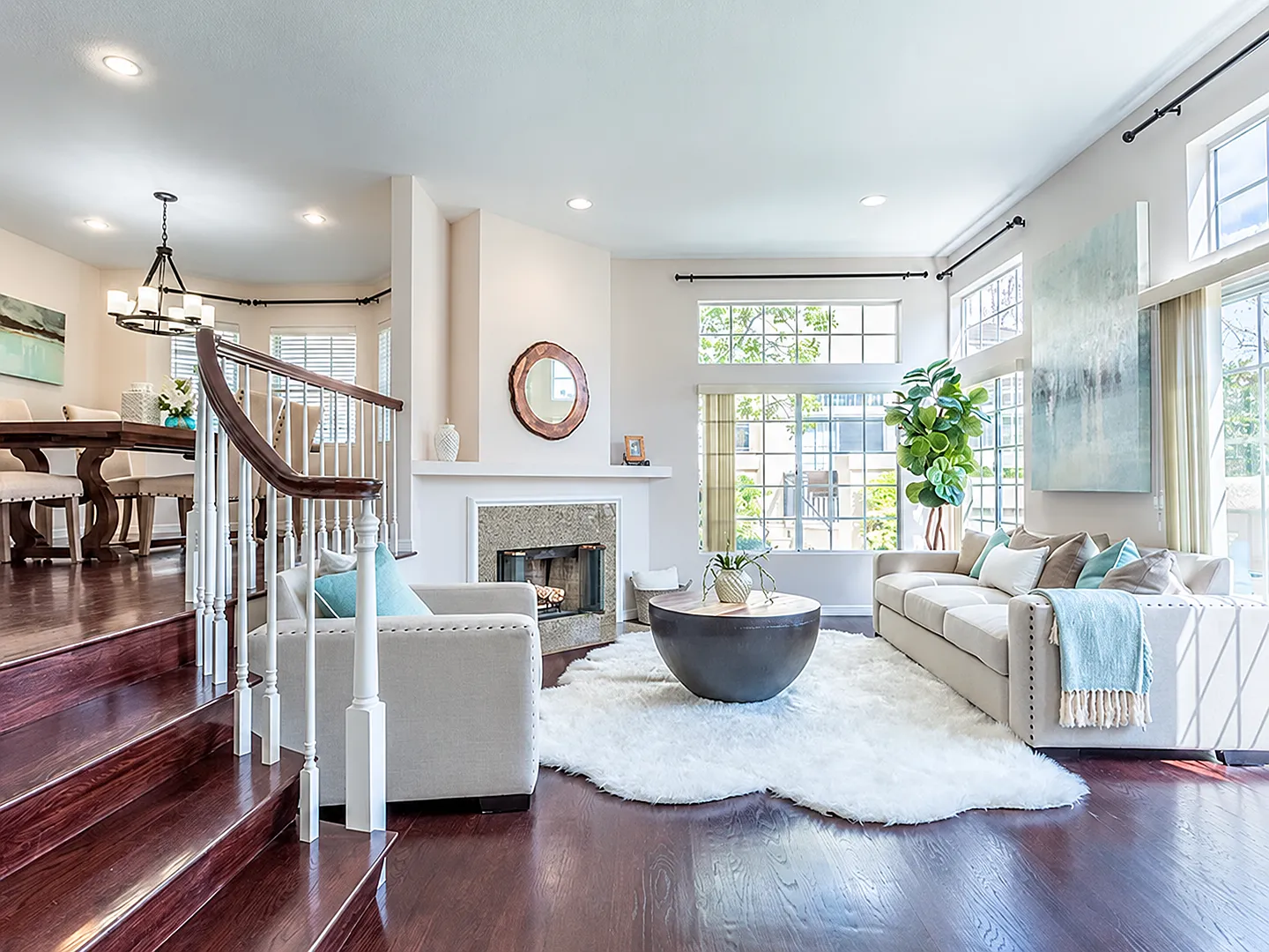 Townhouse with attached Garage Full of Natural Light & Chic Open-Floor Plan — Photo 3