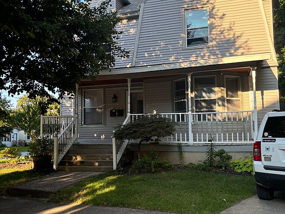 2nd image of 102 Paddock Ave SE APT 1