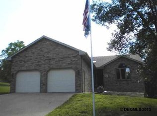3137 Kerry Ct, Dubuque, IA 52001