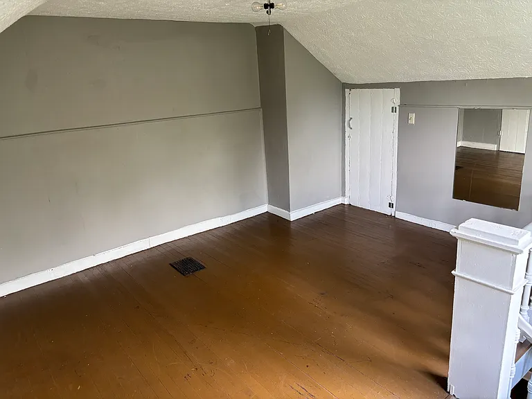 437 Leeds Ave — Photo 11