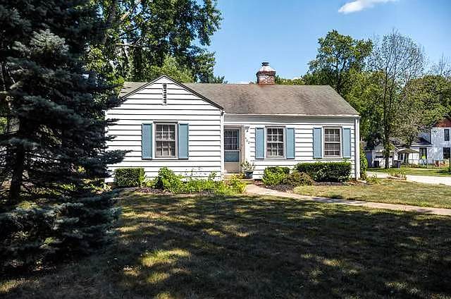 402 N Bourne St photo 1