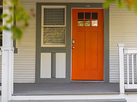 2nd image of 813 Elsbeth St