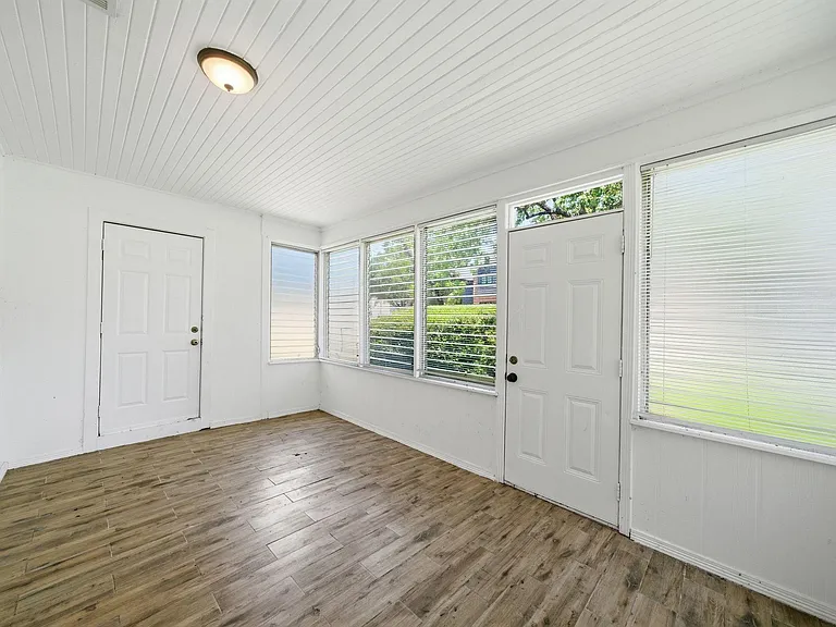 4403 Cynthia St — Photo 2