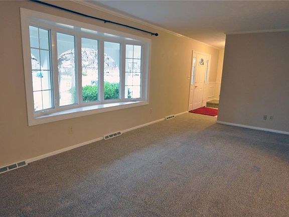 3rd image of 32651 Carriage Ln