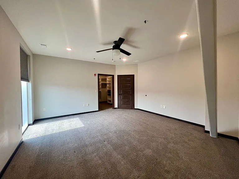 201 N Riverfront Dr — Photo 18