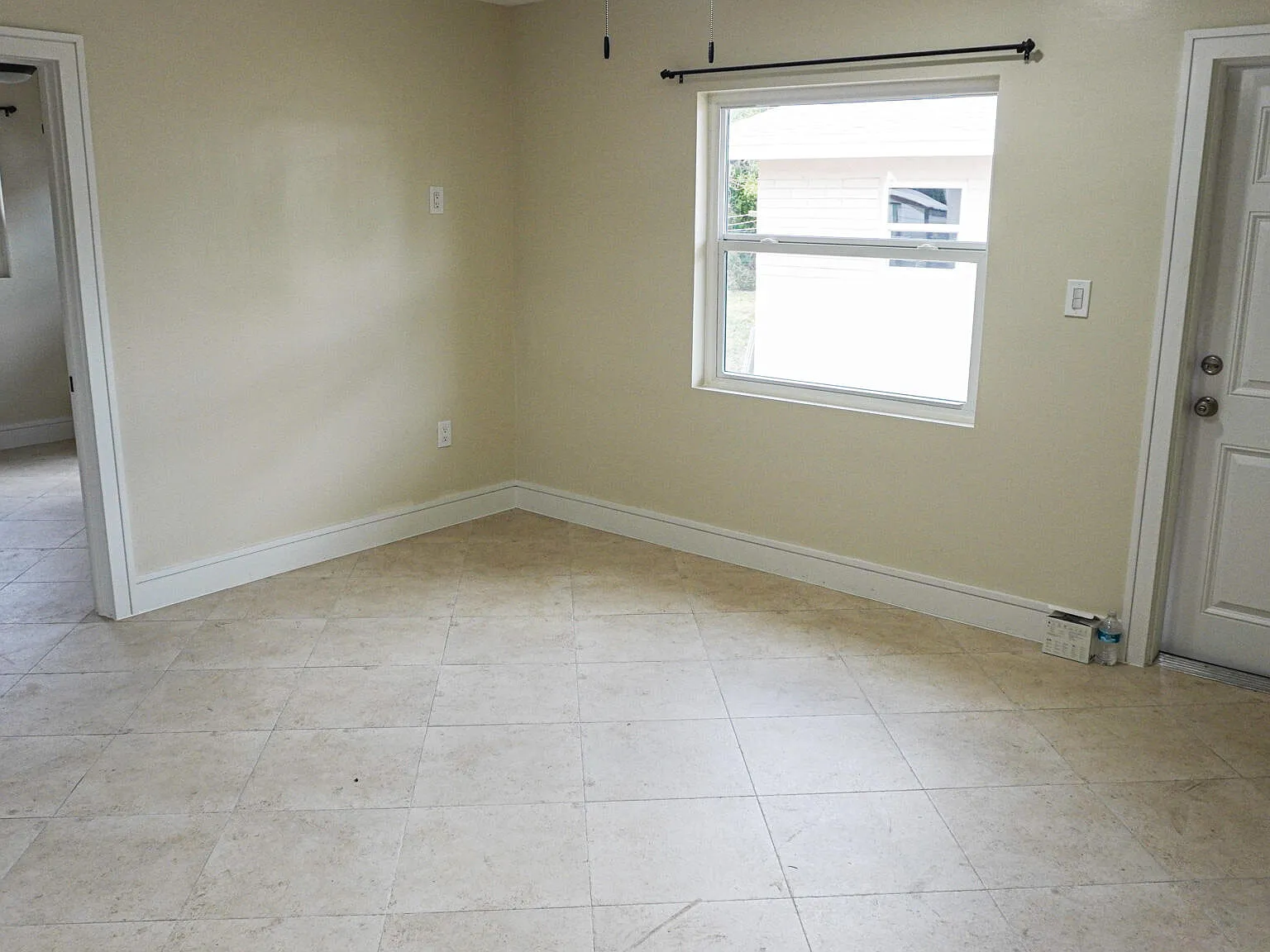 2 bed, 1.0 bath, 750 sqft, $1,600 — Photo 4