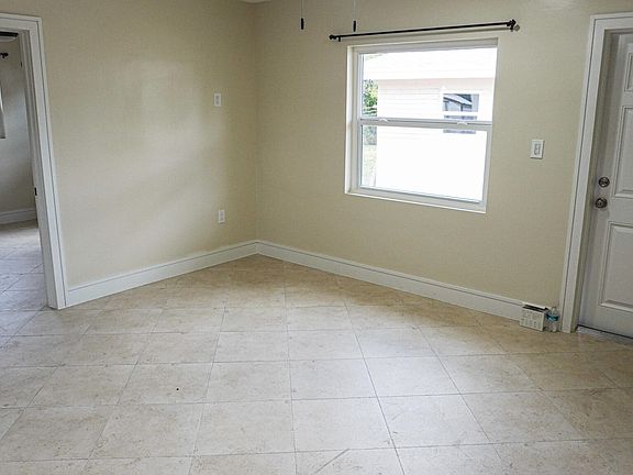 3rd image of 1502 Avenue I #B