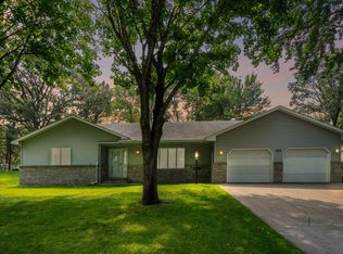 105 Knollwood St W, Annandale, MN 55302