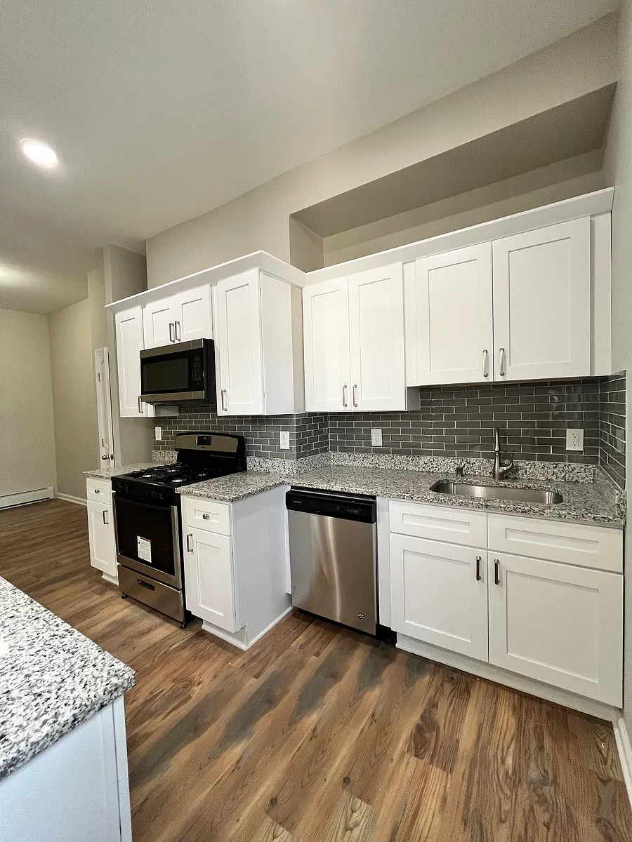 Building Photo - 116 Van Horne St #3