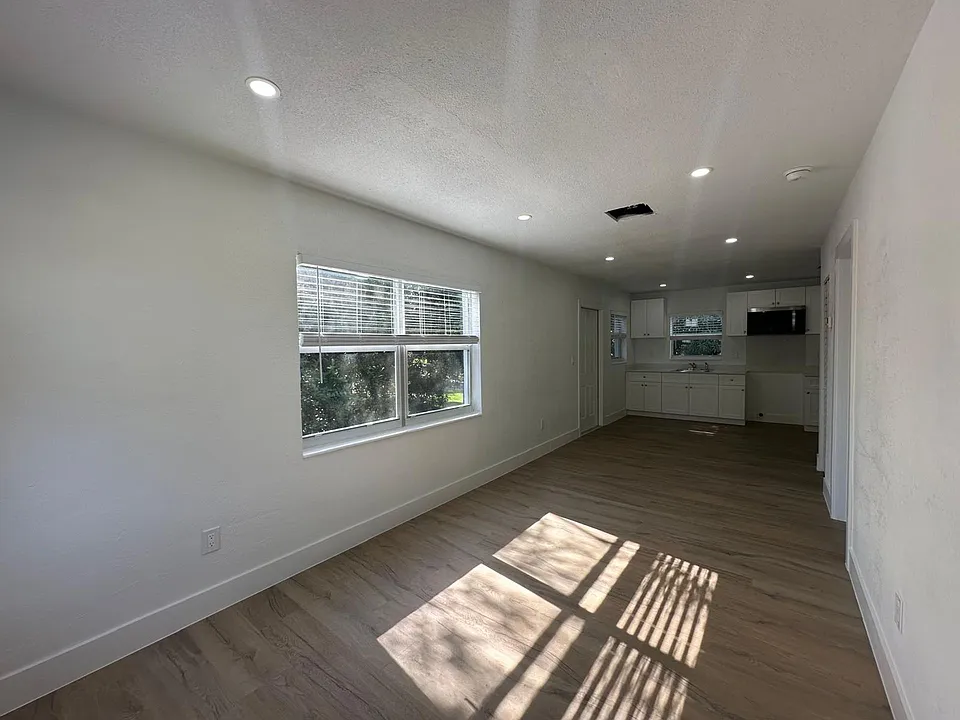 3315-3331 SW 15th Ave