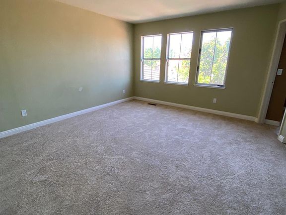 3rd image of 327 Columbia Circle