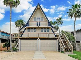 1426 Bamboo Dr, Tiki Island, TX 77554