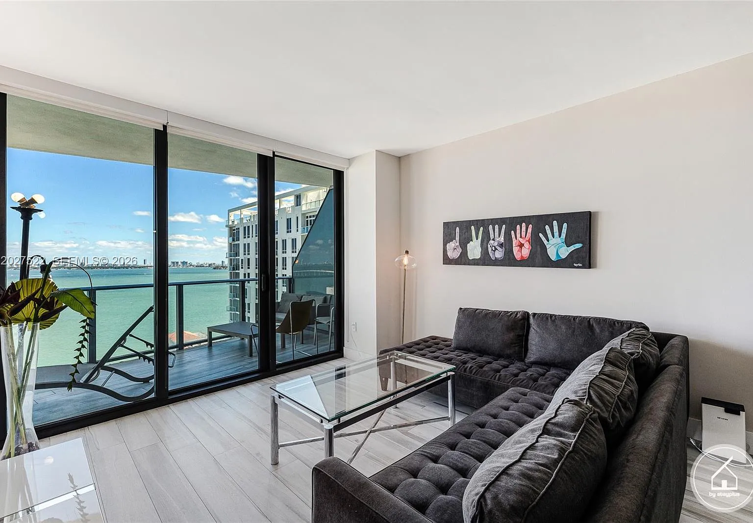 Icon Bay Condo — Photo 1