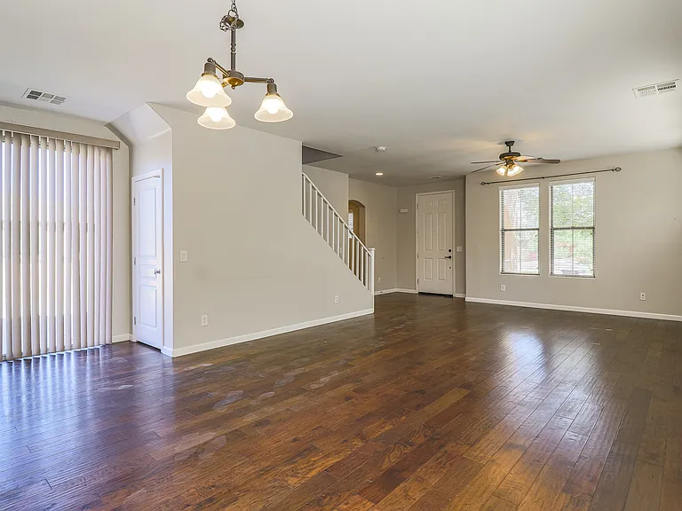 15304 W Wethersfield Rd — Photo 7