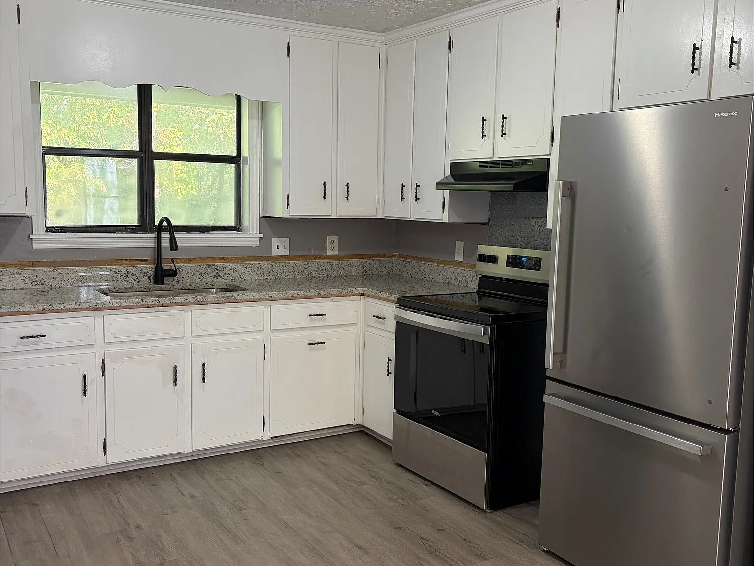 5 bed, 3.0 bath, 2600 sqft, $2,100 — Photo 4