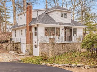 20 Tanglewylde Rd, Lake Peekskill, NY 10537
