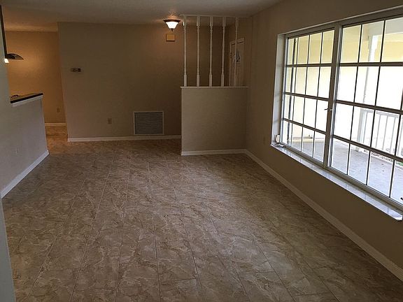 Front sitting area