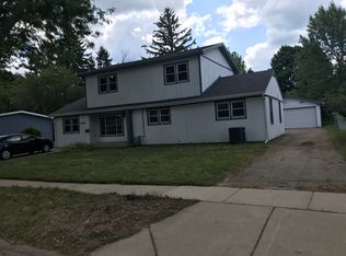 428 Colonial Dr, Dekalb, IL 60115