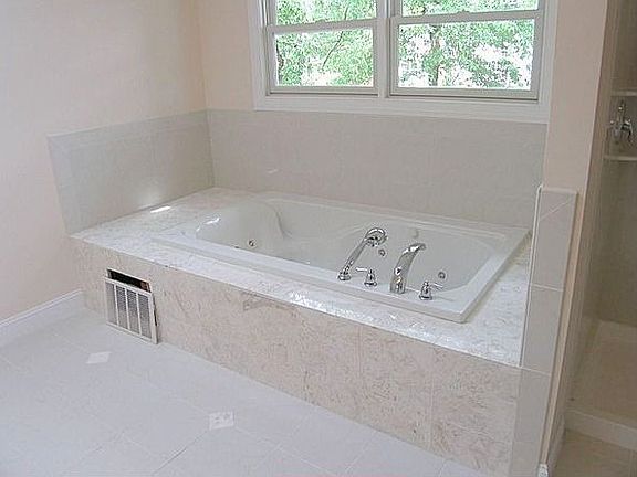 Great Jacuzzi with Sky Light