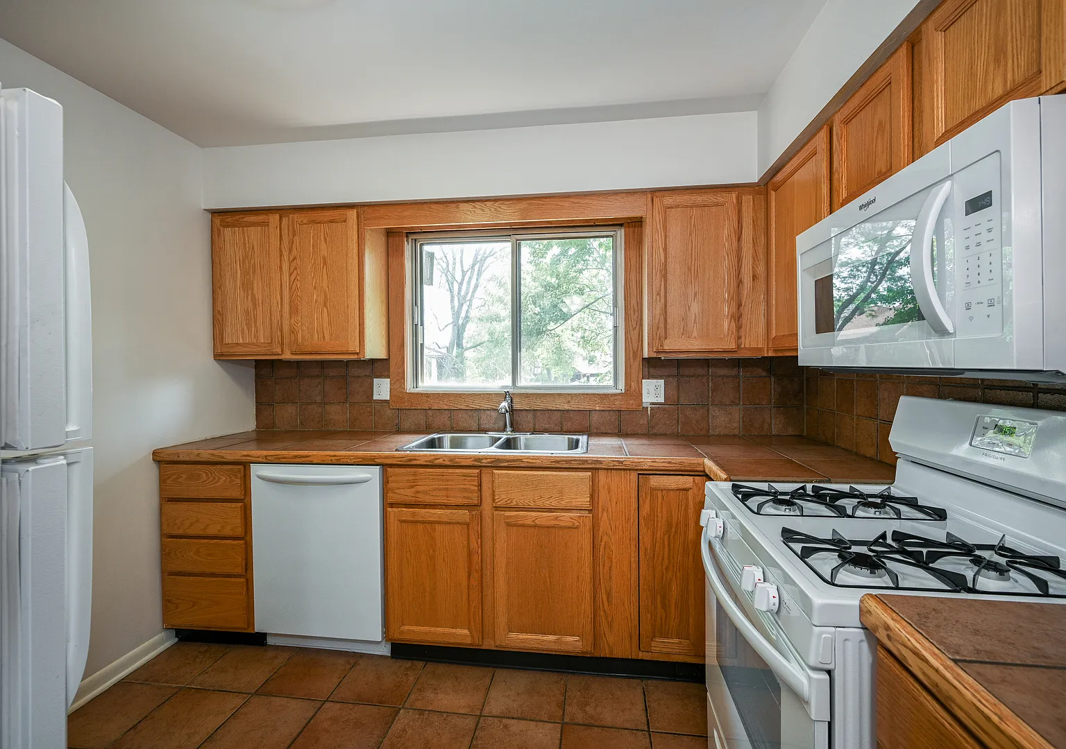 2 bed, 1311 sqft, $2,200 — Photo 4