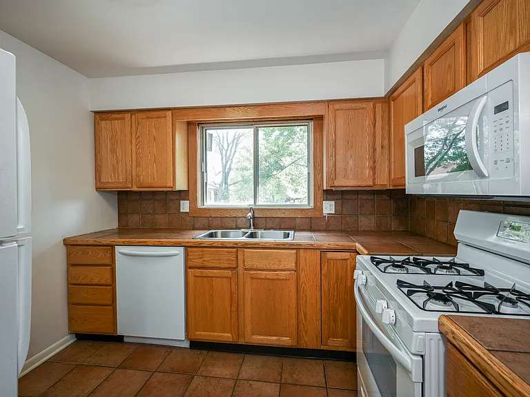 880 Johnstown Ln #B — Photo 4