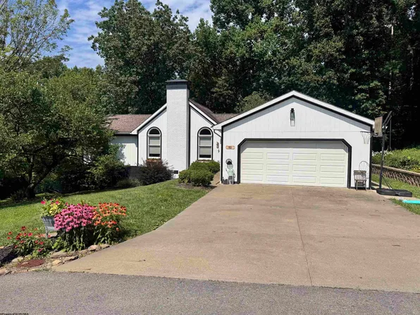 83 Oak Ridge Dr, Mount Clare, WV 26408