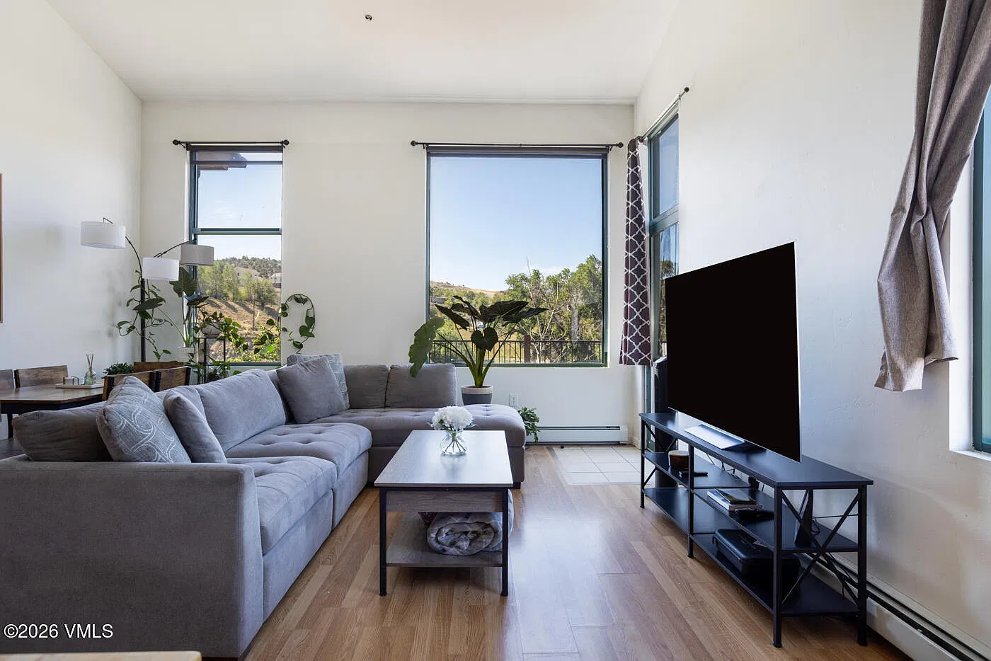2 bed, 2.0 bath, 1305 sqft, $3,200 — Photo 2