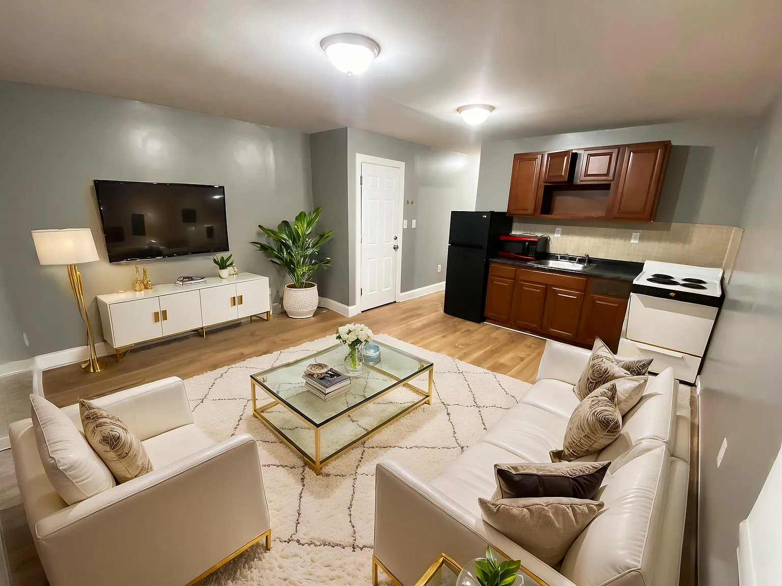 2 bed, $999 — Photo 1