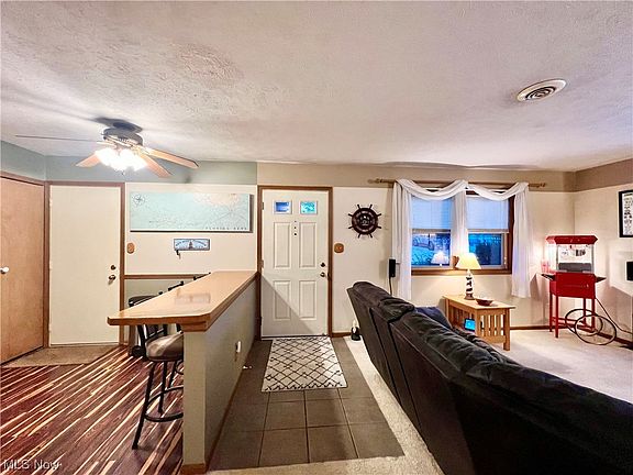 5th image of 126 Royal Crest Dr Unit B