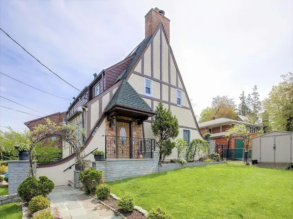 49-05 Douglaston Pky image 1 of 18