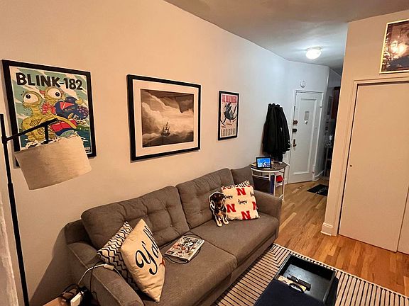 3rd image of 247 E 77th St APT 4B