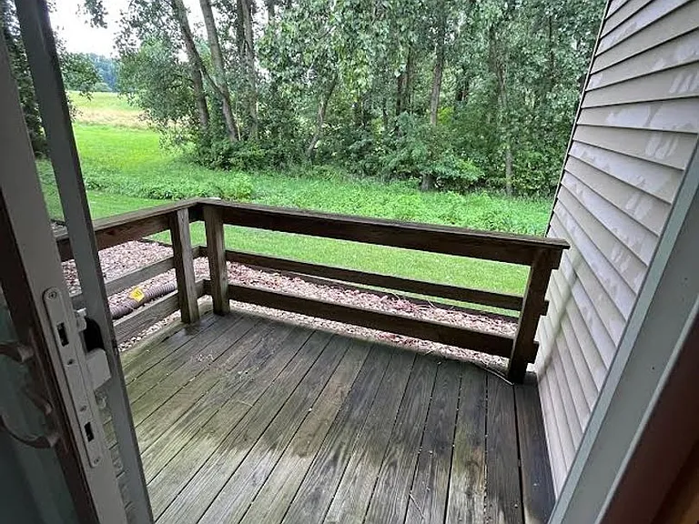 Two bedroom, 1 bathroom, patio — Photo 5