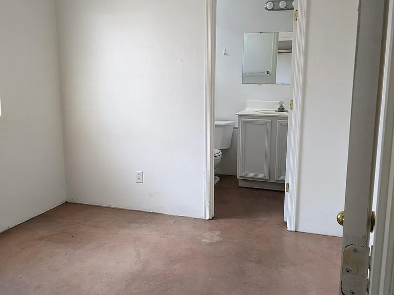 1636 E 10th St #2 — Photo 6