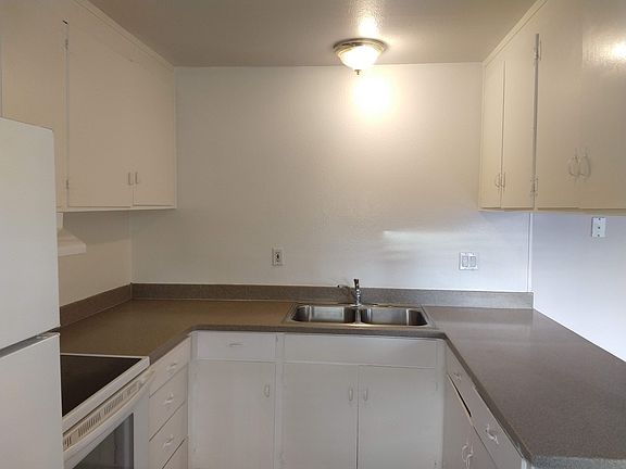 3rd image of 781 Farm Dr APT 1