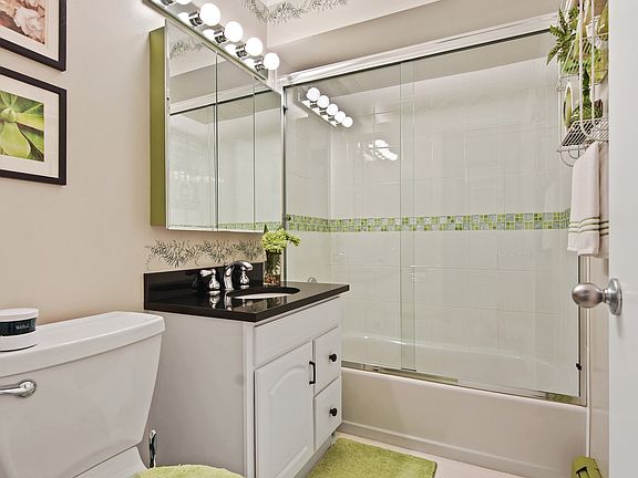 4th image of 2144 N Lincoln Park West Ave #5D