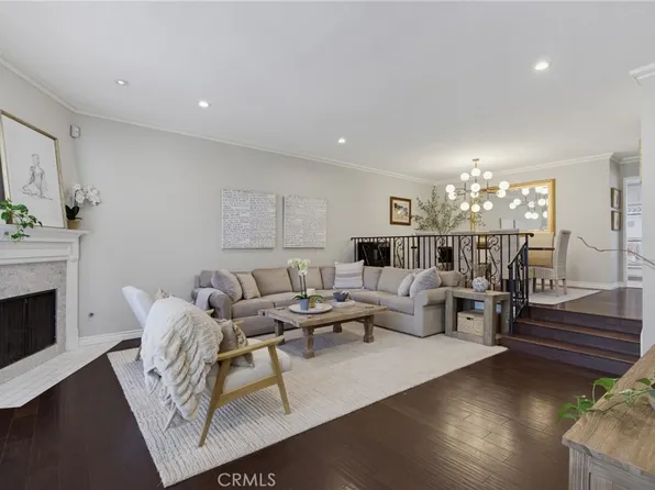 21901 Burbank Blvd, Woodland Hills, CA 91367