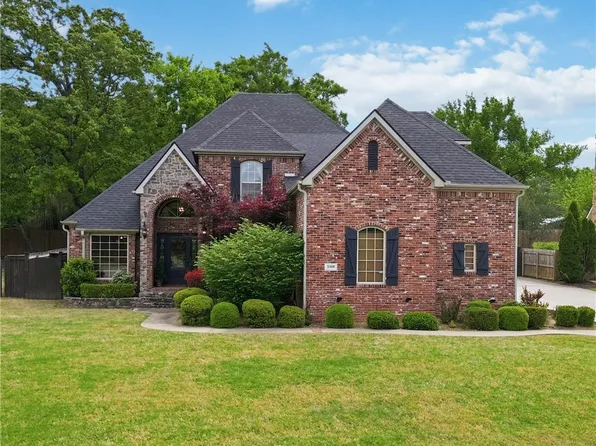 2468 N Covington Park Blvd, Fayetteville, AR 72703