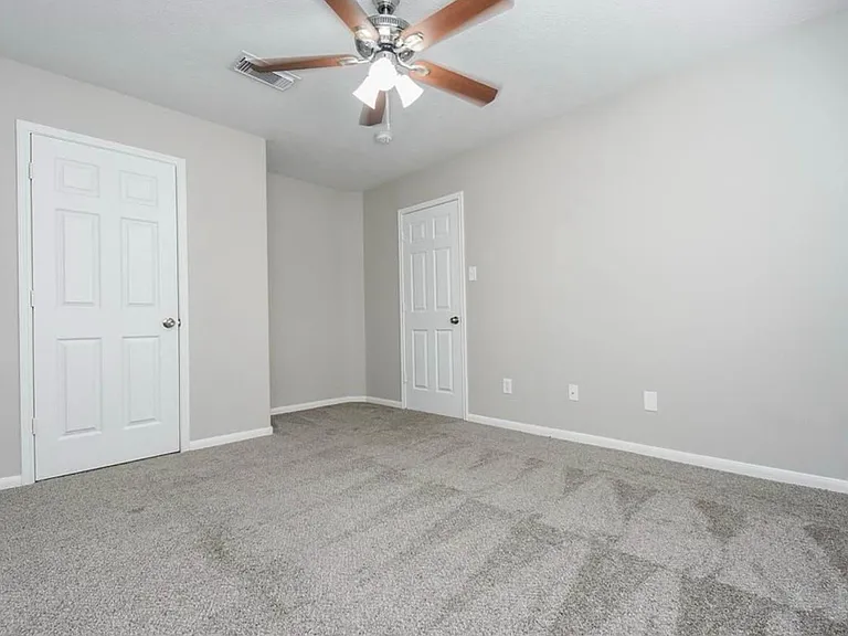 2519 Fox River Ln — Photo 9