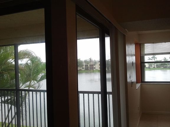 5th image of 1051 Jefferson Dr APT E
