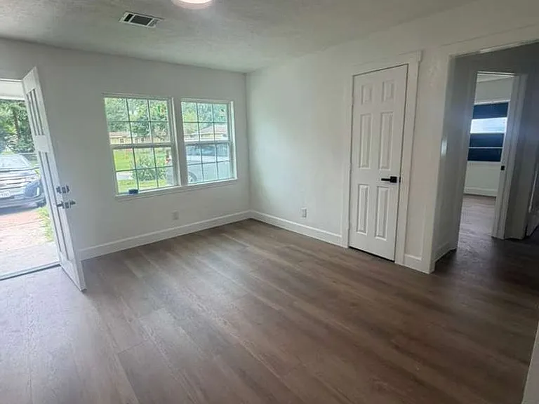 10209 Kelburn Dr — Photo 16