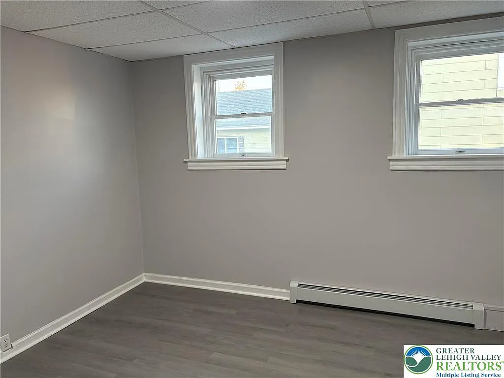 3 bed, 1.0 bath, 800 sqft, $1,375 — Photo 4