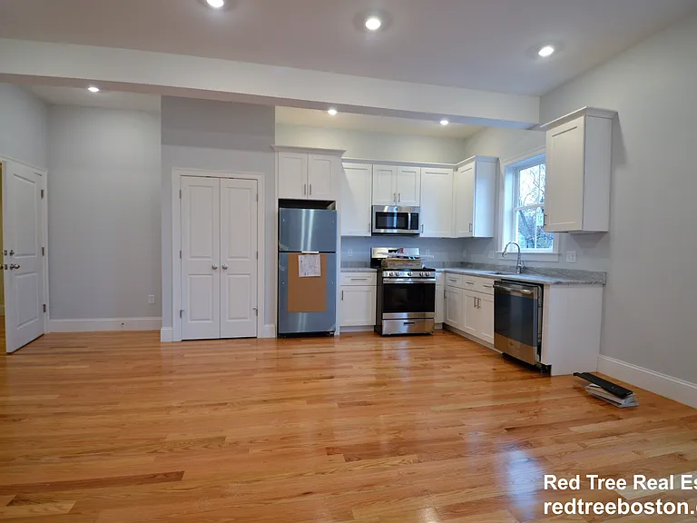 18 Murdock St #3 — Photo 2