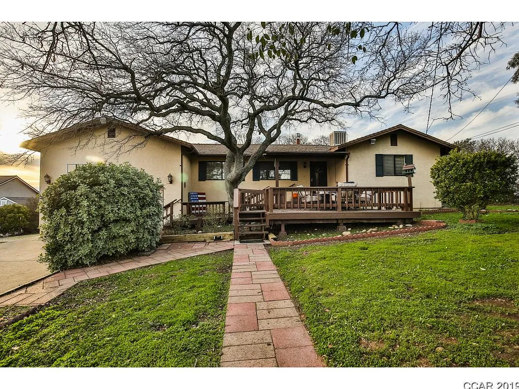 5678 Rippon Rd photo 1