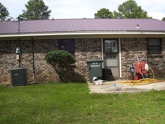 Back view/patio