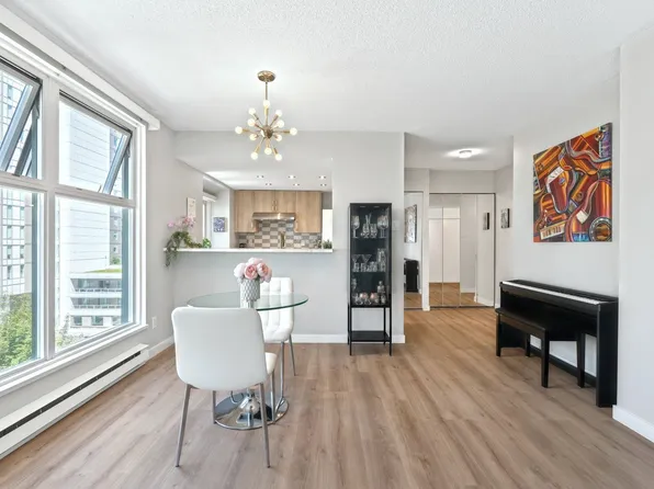 1331 Homer St #B901, Vancouver, BC V6B 5M5