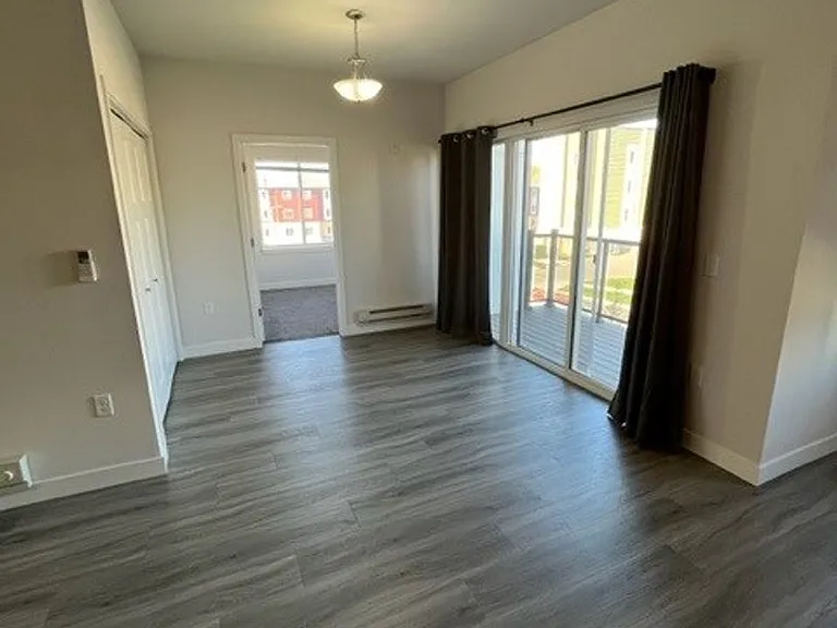 Cottage Grove Commons: 1400 N Windsor — Photo 16