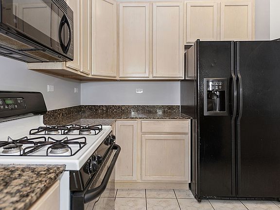 4th image of 1950 Farnsworth Ln Unit 304