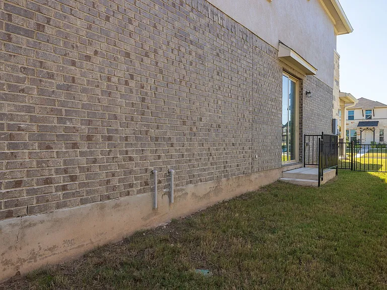 2904 Harvester Ln — Photo 12