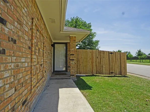 5402 Sandpiper Ln, Garland, TX 75043